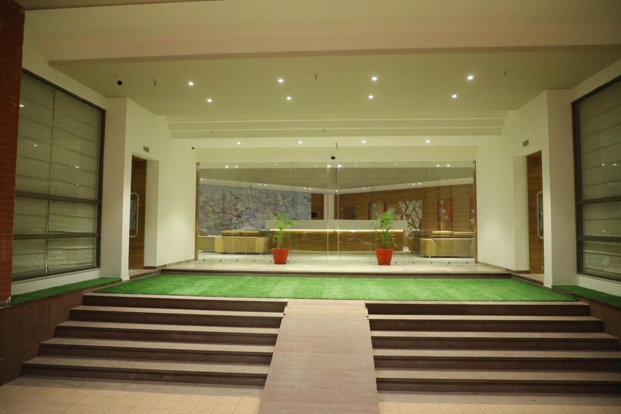Vits The Somnath Gateway Hotell Exteriör bild