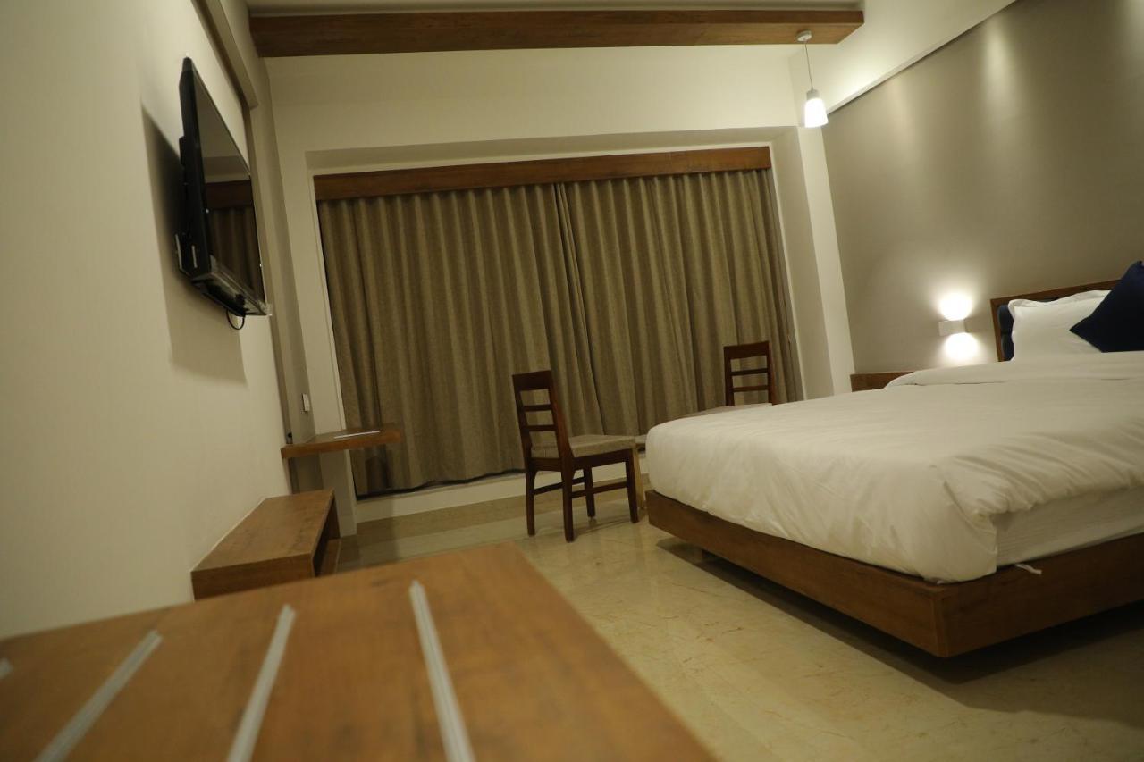 Vits The Somnath Gateway Hotell Exteriör bild