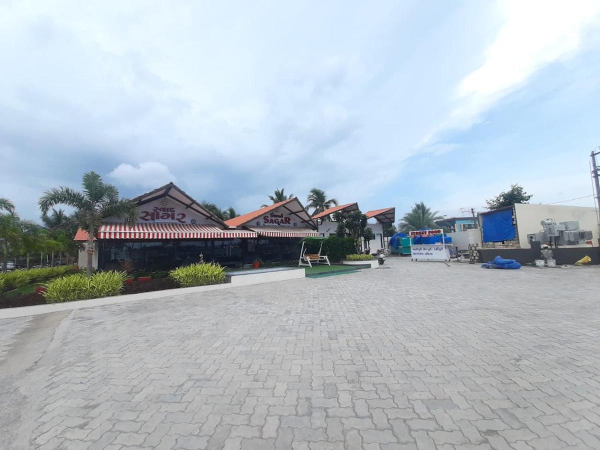 Vits The Somnath Gateway Hotell Exteriör bild
