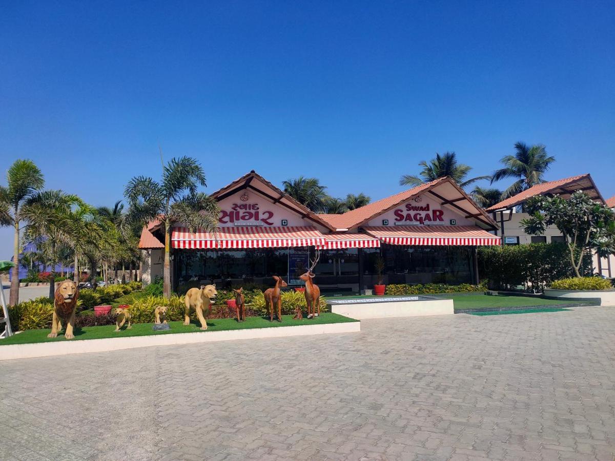 Vits The Somnath Gateway Hotell Exteriör bild
