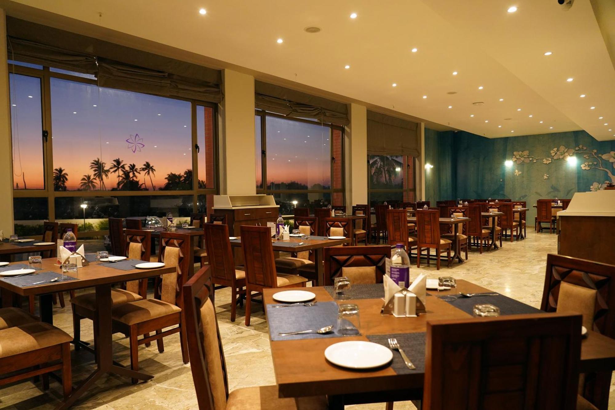 Vits The Somnath Gateway Hotell Exteriör bild