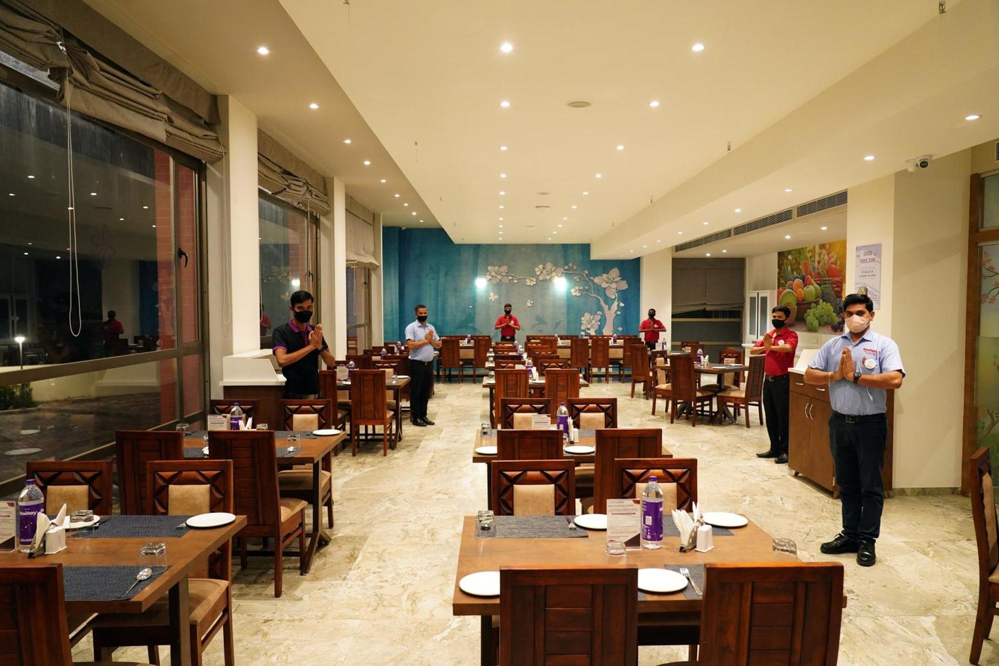 Vits The Somnath Gateway Hotell Exteriör bild